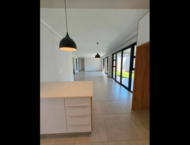 3 BEDROOM PROPERTY TO RENT IN MENLO PARK